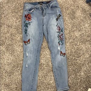 🌸 Embroidered Skinny Ankle Jeans